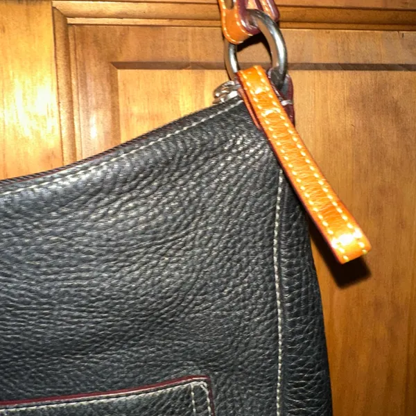Coach Pebbled Black Leather Chelsea Hobo Shoulder Bag with brown Contrast Strap - Image 3