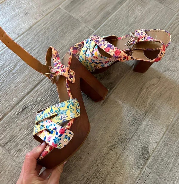 Gianni Bini Chunk Heels - Image 3
