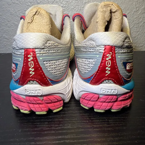 Brooks Ravenna 6 White Raspberry Athletic Running Shoes Sneakers Womens Size 6.5 - Image 5