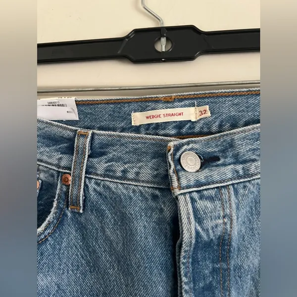 Levi’s 501 Wedgie Straight Jean size 32 - Image 3