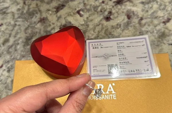Authentic Mossanite ring (comes with certificate) - Image 4