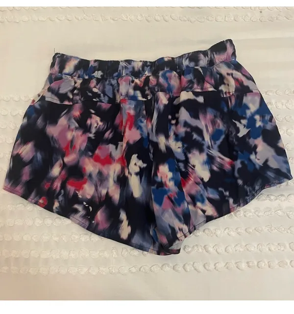 Old Navy Active Shorts - Image 2