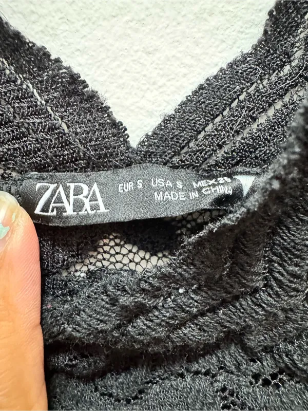 Zara Black Lace V-Neck Cropped Tank Top Small - Image 2