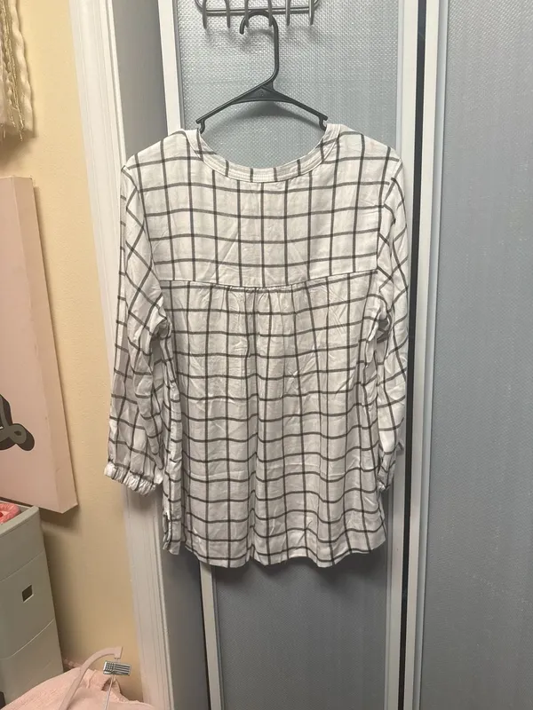 Wrangler Women's Windowpane Plaid Pintuck Blouse with Lace Trim, Size Medium - Image 3