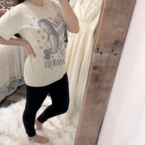 Junk Food Clothing Beige Selena Graphic Tee size medium - Image 4