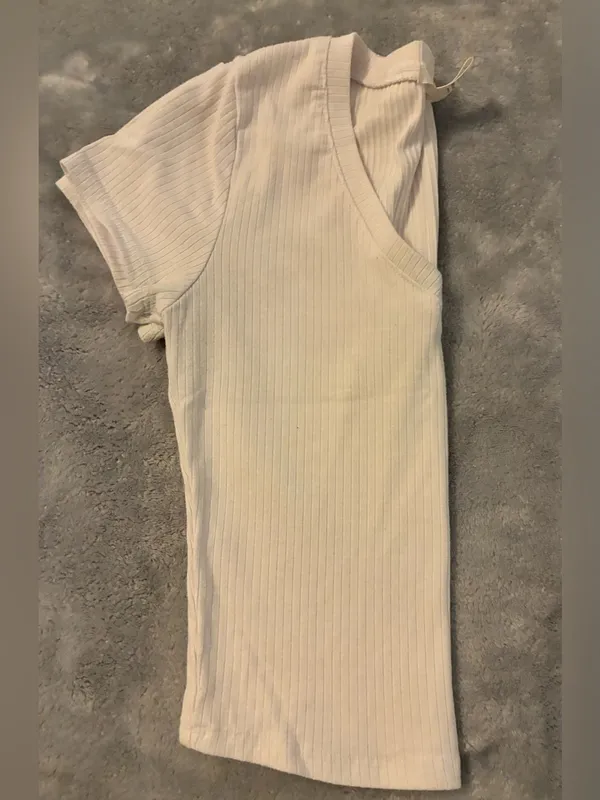 Women’s Bozzolo Brand Cozy Ribbed Cropped V-Neck Tee - White Size Medium - Image 4