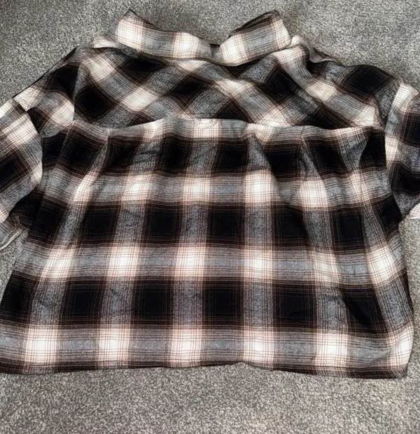 Forever 21 Brown Cropped Flannel - Image 4