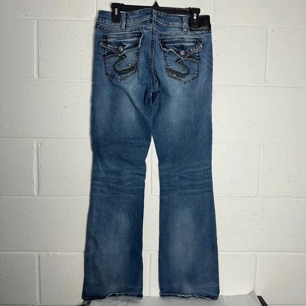 Silver Jeans Co Tuesday Low Boot Embellished Flap Pocket W31 L33 Medium Wash - Image 4
