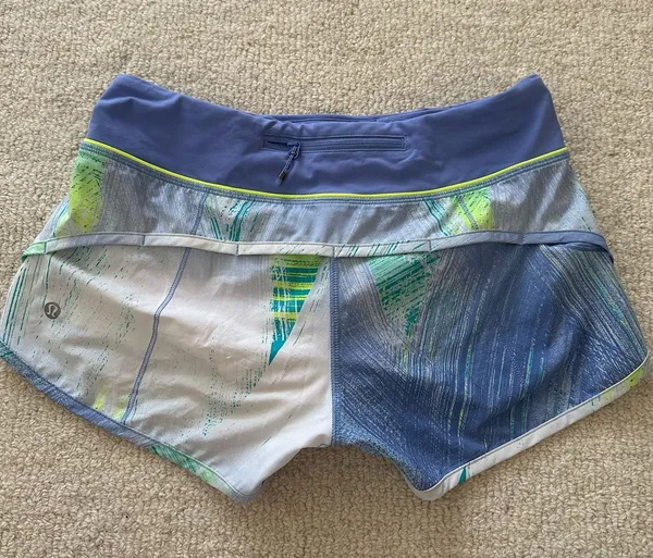 Lululemon Shorts 2.5" - Image 2