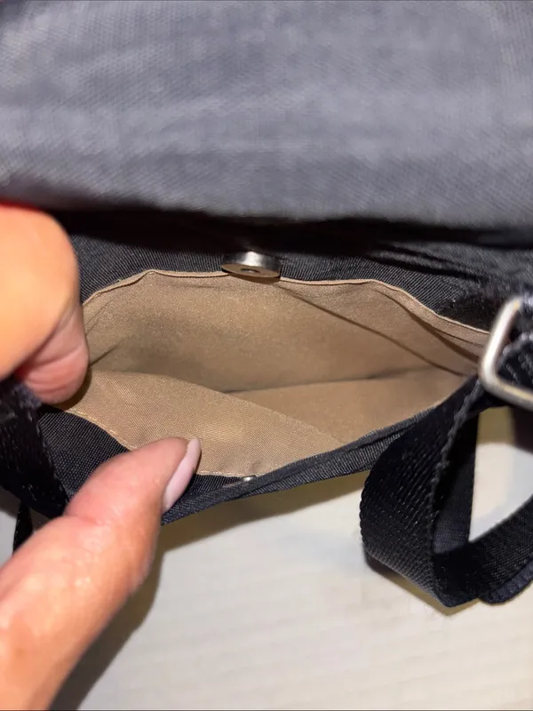 Baggallini Black Nylon Crossbody Compact Size Lots Of Compartments Preloved - Image 7
