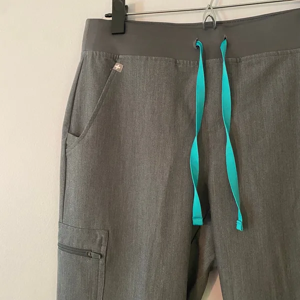 FIGS Graphite Gray Zamora Jogger Scrub Pants Uniform Women's size Small Petite - Image 3