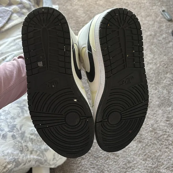 Nike Coconut milkk air Jordan Mid - Image 4
