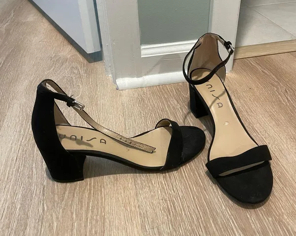 Black heels Size 9 - Image 2
