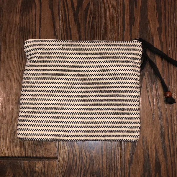 Small travel bag for cosmetics, phone accessories etc - Image 4