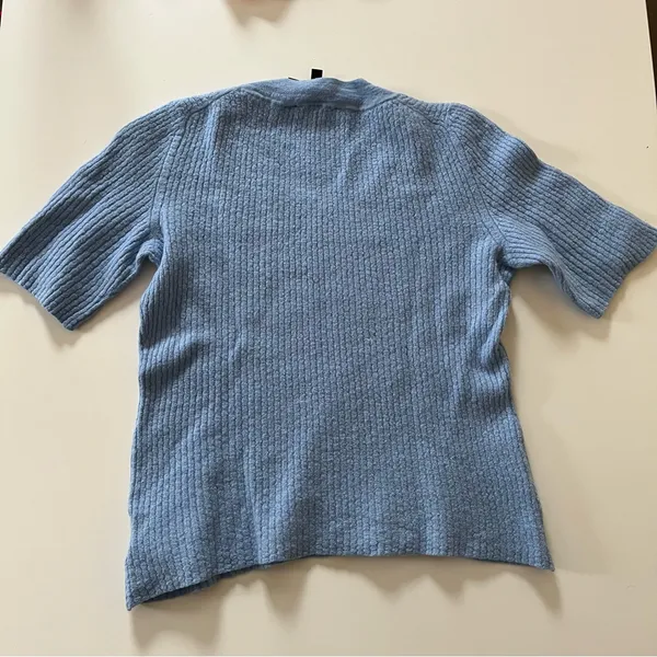 Theory 100% Wool Blue Short Sleeve Sweater* Shrunken but is cute crop top - Image 4