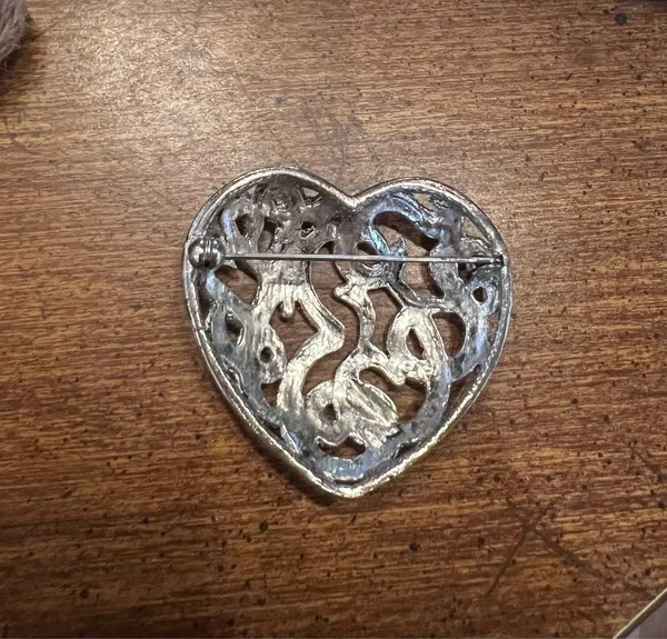 Vintage Silvertone Brooch Pin Collectible Heart Shape Jewelry - Image 5