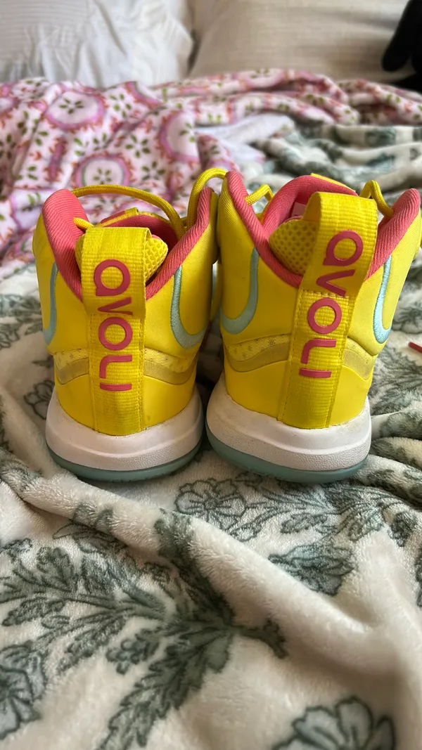 Avoli volleyball shoes Yellow Size 6 - Image 4