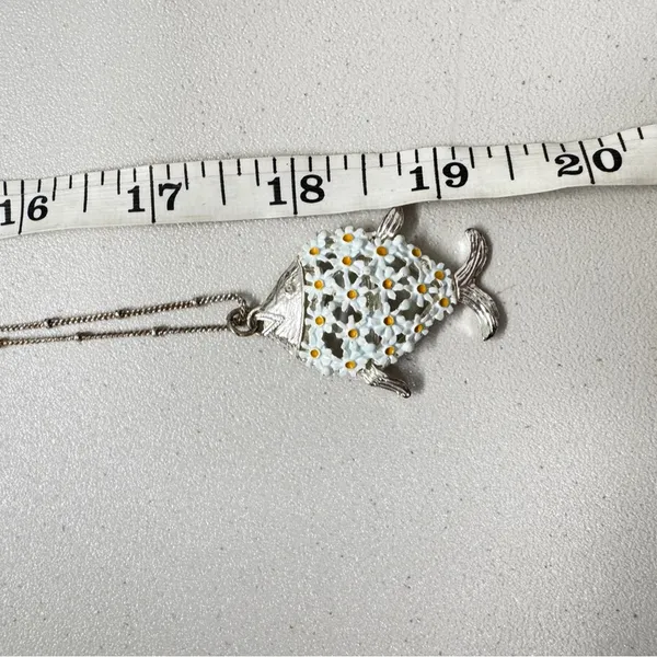 Lauren Conrad Silver Tone Fish Pendant Necklace Long Daisy’s Enameled - Image 6