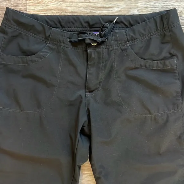 Patagonia Black Capri Pants - Image 11