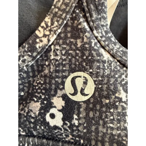 Lululemon Flow Y Bra Nulu Black Grey Abstract‎ Print Yoga Sports Bra Size 4 - Image 4