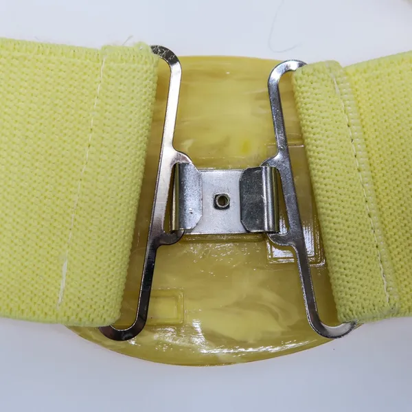 Vintage 80s Yellow Elastic Belt with Marbled Oval Buckle - Image 7