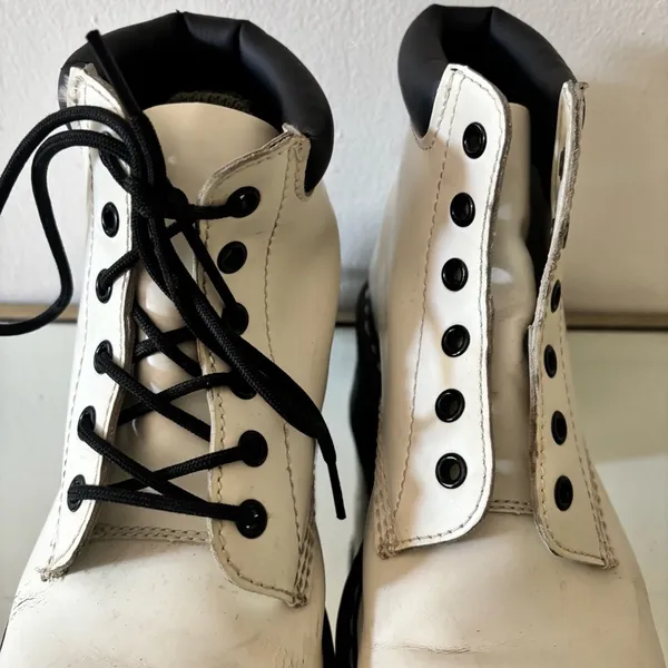Dr. Martens White Leather Boots Size 8 - Image 4