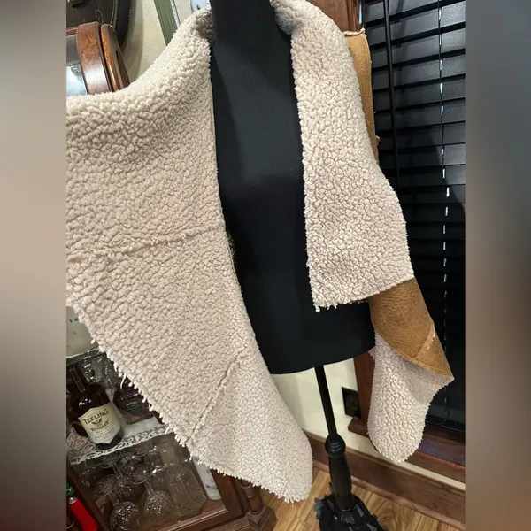 Forever 21 Faux Sherpa Long Vest Brown and White Large - Image 3