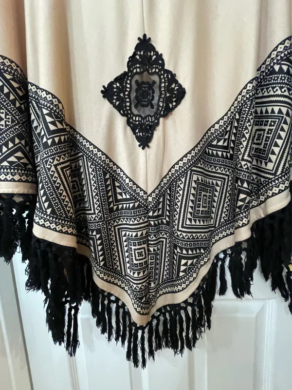 Geometric Patterned Shawl With Tassels  - Image 7
