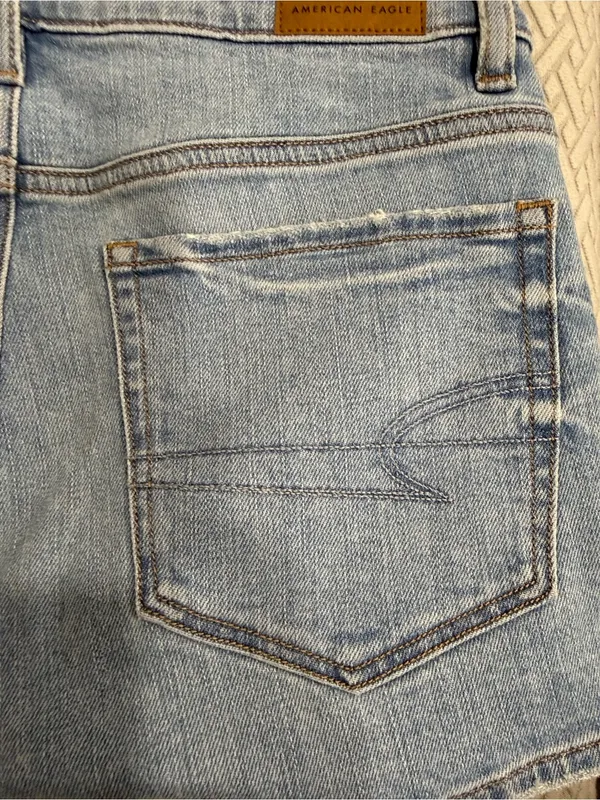American Eagle Jean Shorts Womens Mom Short Light Wash Denim Blue - Image 5