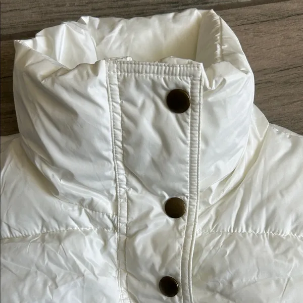 Old Navy White Puffer Vest - Image 3
