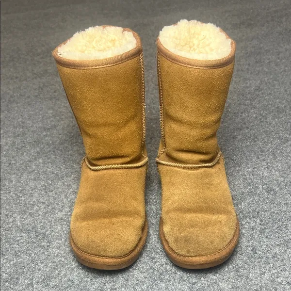 MinneTonka Cozy Tan Shearling Boots Size‎ 6 - Image 2