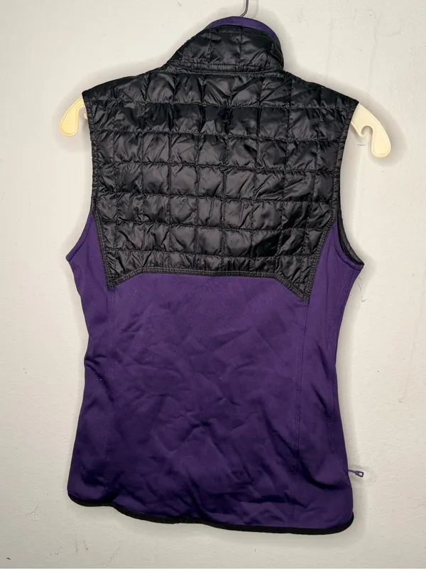 Patagonia Black & Purple Hybrid Vest - Image 4