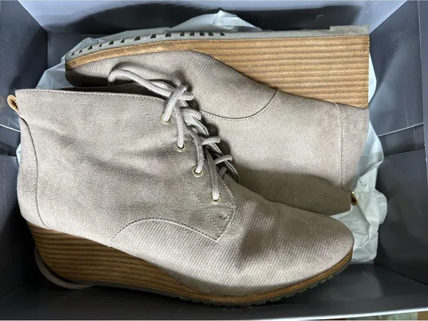 Dr. Scholl’s Taupe Lace-Up Wedge Ankle Booties 8.5 - Image 7