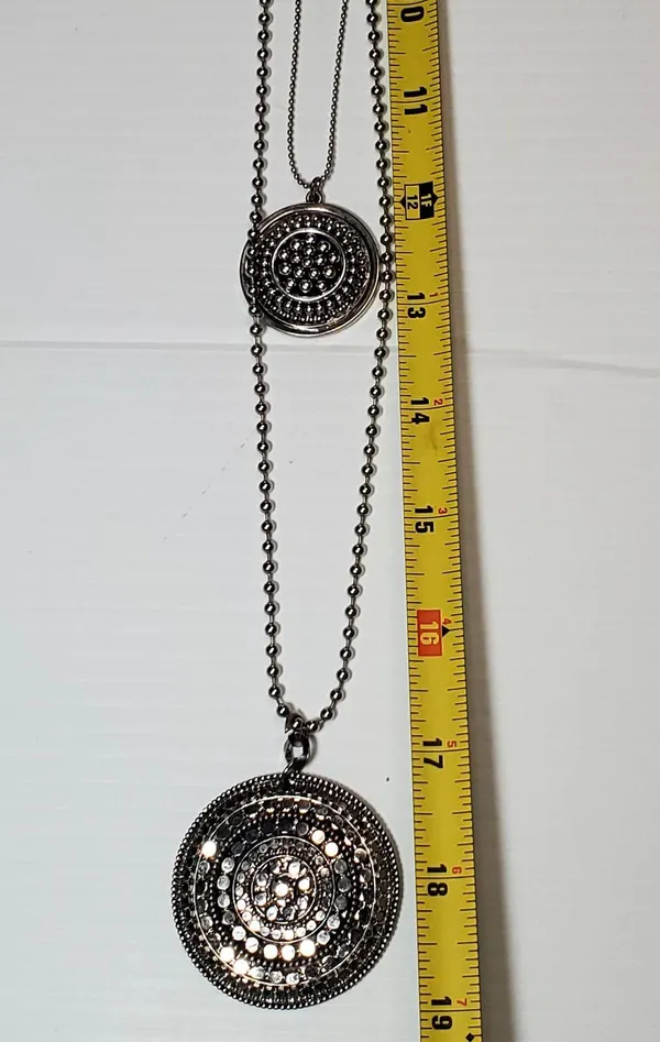 Chico’s Roxi Double Chain Silver Tone Medallion Pendant 24" - Image 9