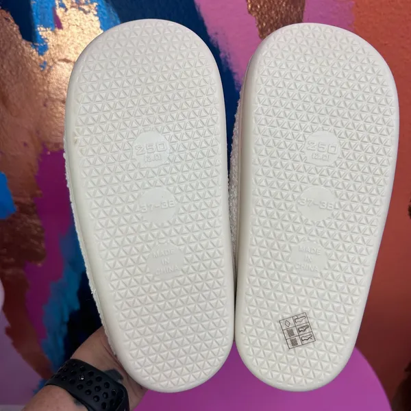 Pink Smiley Face Lightning Bolt Eyes Womens 6.5-7.5‎ / 37-38 Slippers Slides NEW - Image 6