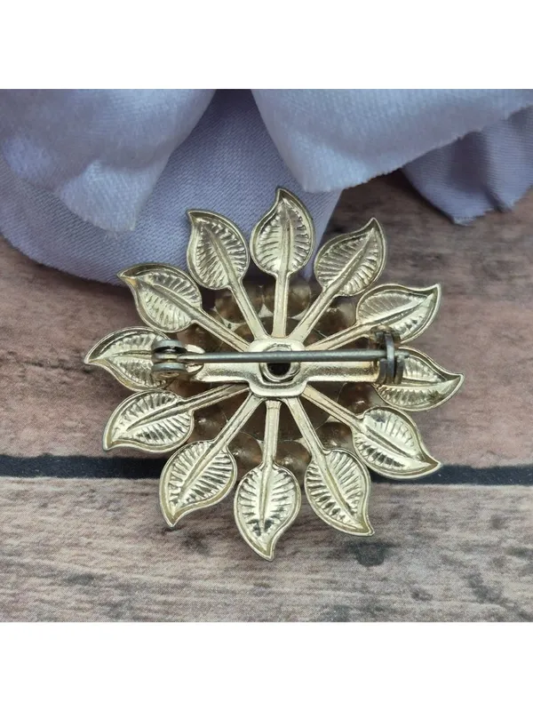 Vintage Blue Rhinestone Flower Brooch Gold Tone Leaf Floral Pin Unsigned 1.25” - Image 5