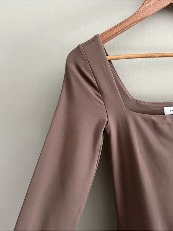 Aritzia Babaton Contour Squareneck Longsleeve Mini Dress in Mocha Small - Image 4