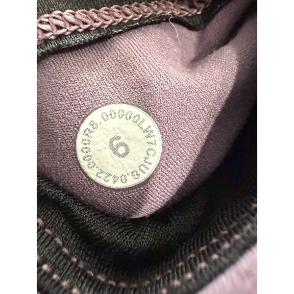 Lululemon lab Embossed Nulu Yoga Short 8" Tracer Print Emboss‎ Purple Size 6 - Image 5