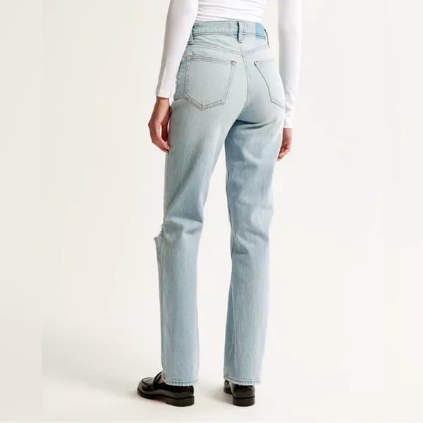 Abercrombie & Fitch 90s Straight Ultra High Rise Light Blue Jeans - Image 3