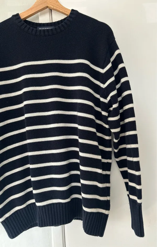 Classic oversized Brandy Melville "Brianna" striped sweater in navy blue and white. Super soft, chunky, and breathable knit made from 100% cotton. - Image 3
