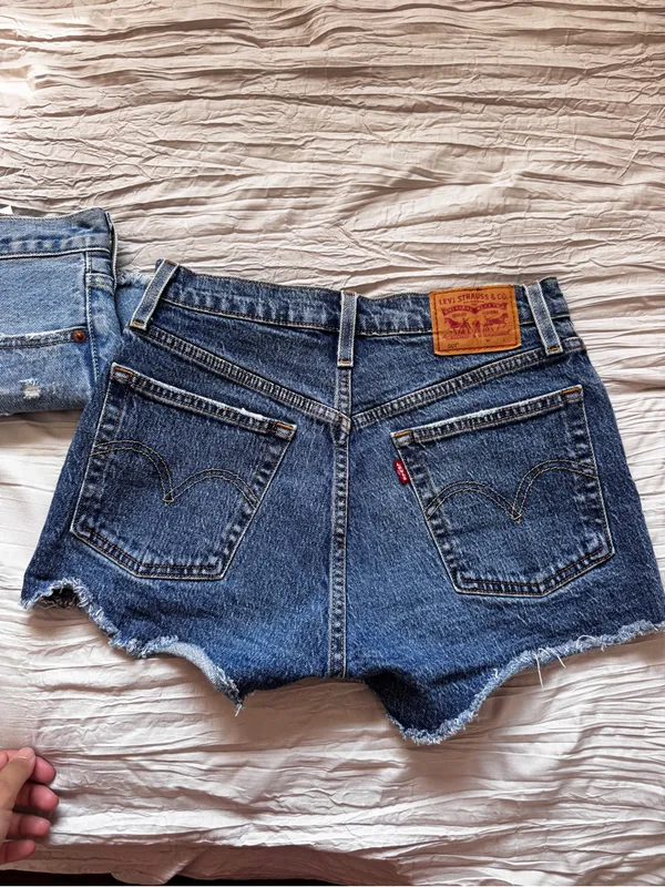 Levi's Medium Blue Button-Front Frayed Hem Denim Shorts - Image 3