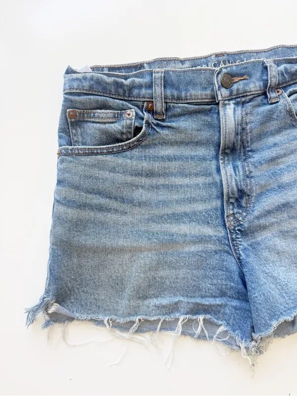 American Eagle Highest Rise 90’s Boyfriend Jean Shorts Size 8 - Image 2