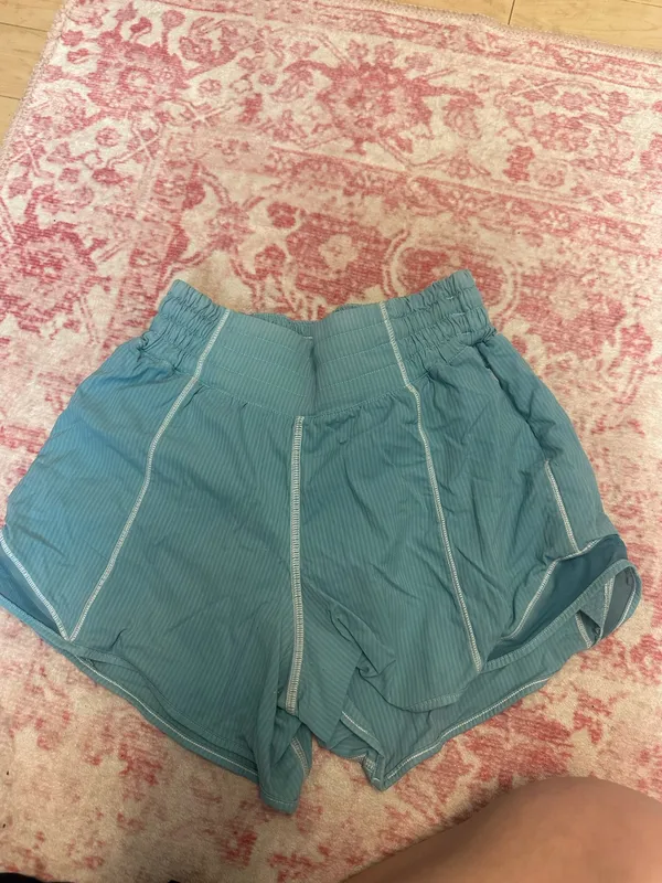 Lululemon Shorts Hotty Hot 2.5" - Image 2