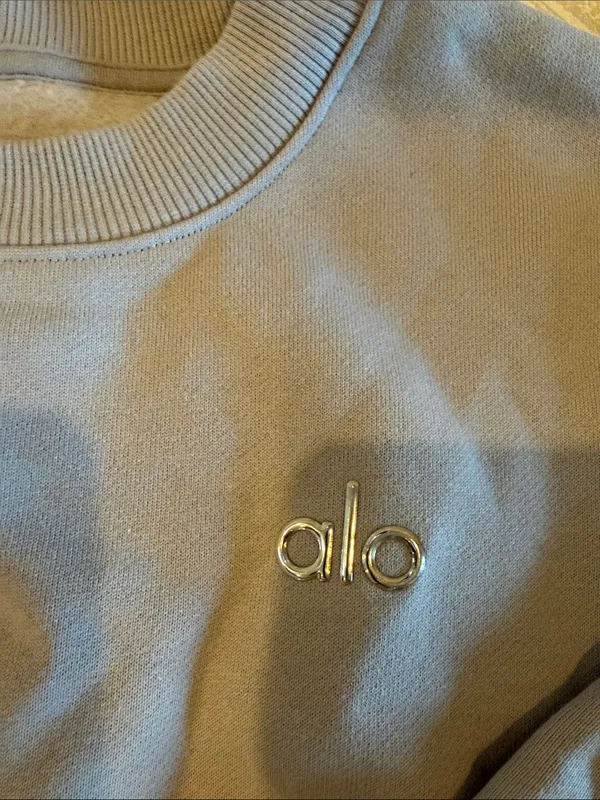Alo Women’s Small Cropped Accolade Crewneck Sweatshirt Winter Frost - Image 2