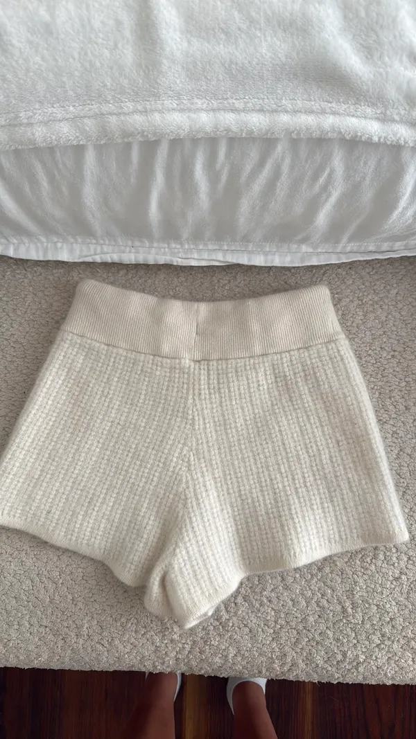 Alo cashmere shorts - Image 2