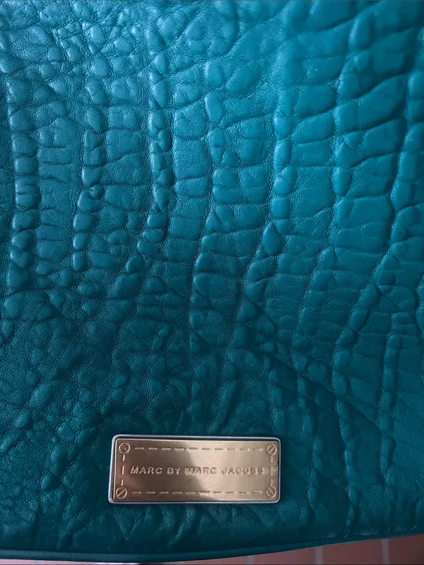 Marc Jacobs Emerald Green Textured Leather Crossbody Bag - Image 5
