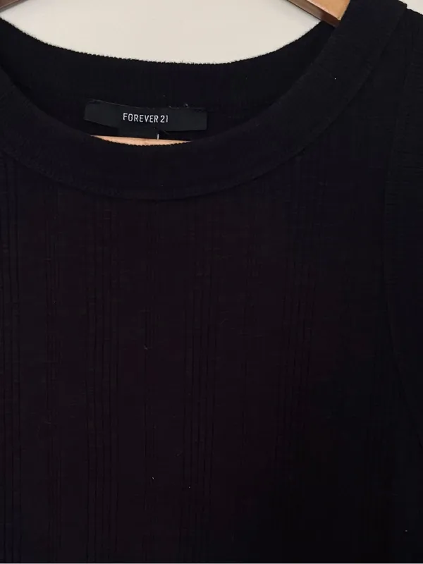 💥 Forever 21 Black Ribbed Knit Cropped Tank - Image 2