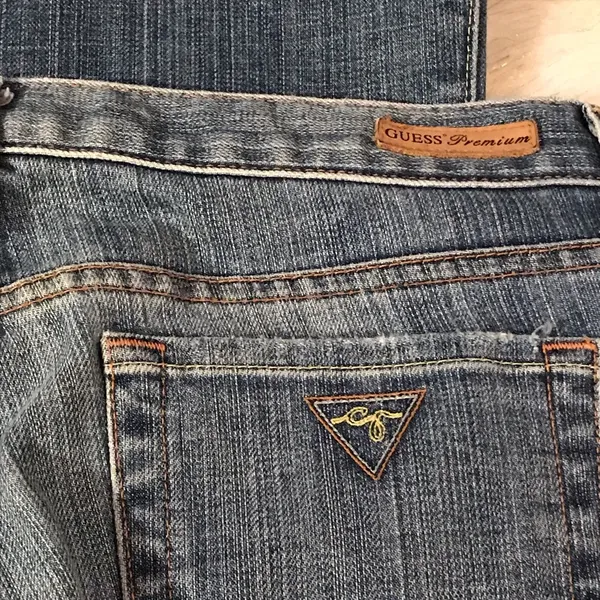 Guess premium medium blue jeans size 29 - Image 5