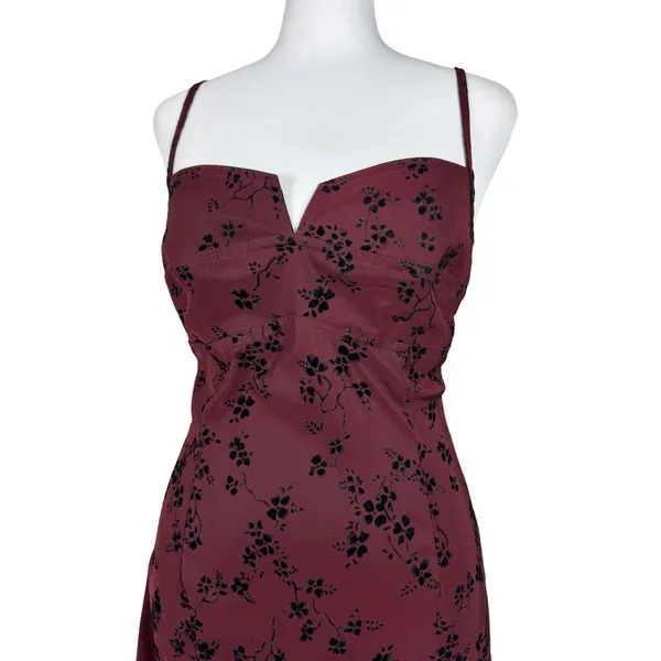 Vintage Y2K La Belle Burgundy & Black Floral Print Sleeveless Bodycon Midi Dress - Image 5