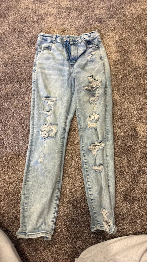 American Eagle Jeans - Image 3